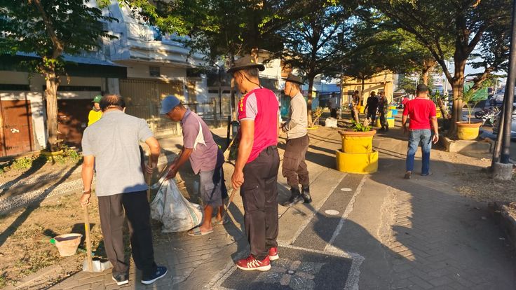 Gotong Royong Kebersihan Lingkungana